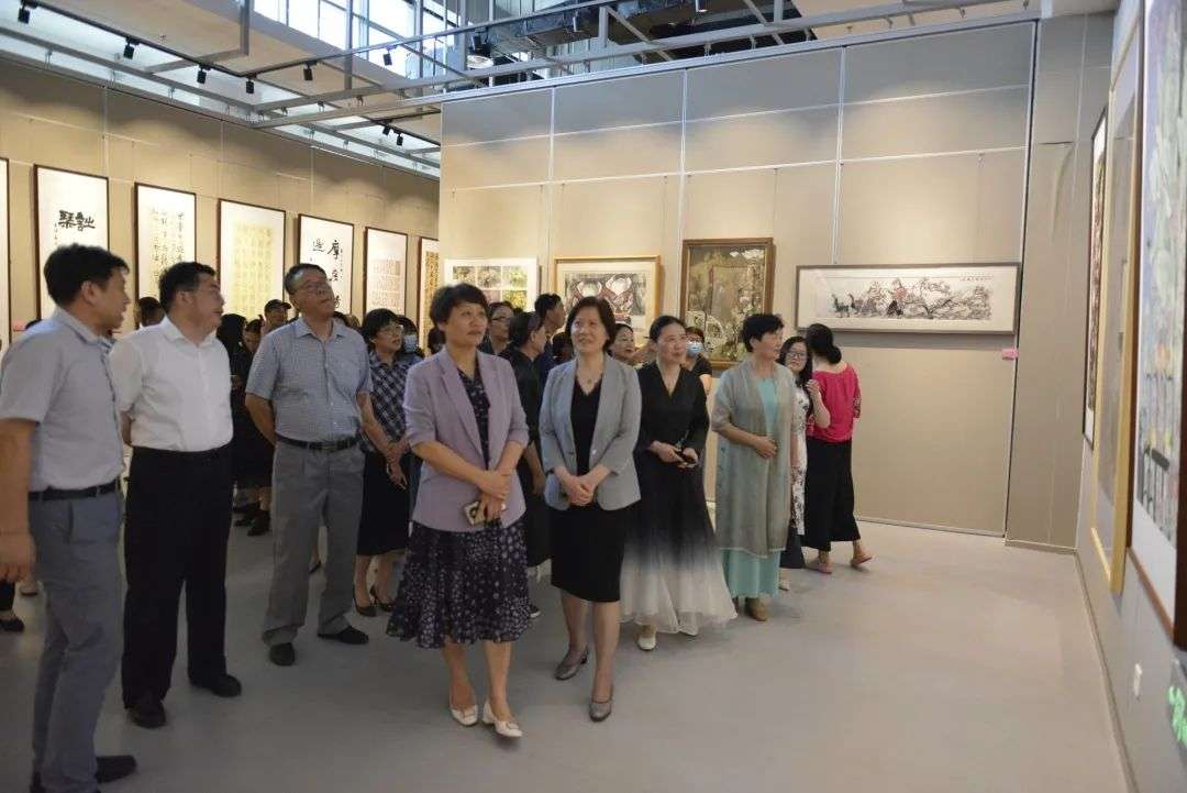 “巾帼心向党•喜迎二十大”首届迈博myball巾帼美术书法作品展（滁州站）开展(图4)