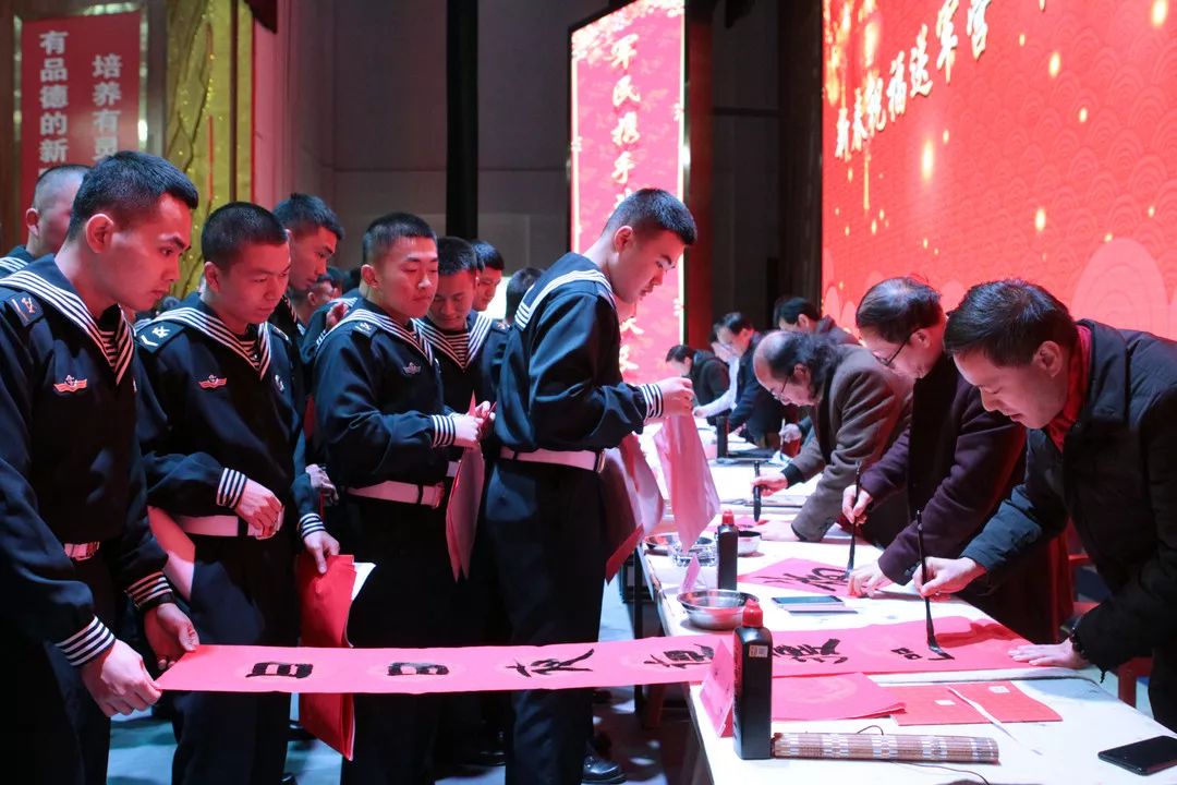 2020年“我们的中国梦”—文化进万家暨送“文化年货”系列活动|省文联文艺志愿服务书画小分队走进军营(图10) 2020年“我们的中国梦”—文化进万家暨送“文化年货”系列活动|省文联文艺志愿服务书画小分队走进军营(图10)
