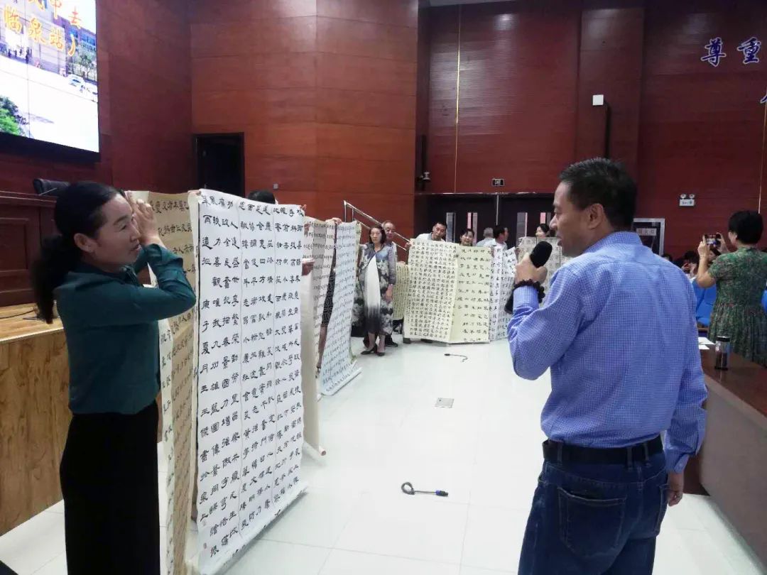 艺路同心丨“庆丰收 迎小康 —— 到人民中去” 省文联文艺志愿服务活动走进临泉杨桥(图14) 艺路同心丨“庆丰收 迎小康 —— 到人民中去” 省文联文艺志愿服务活动走进临泉杨桥(图14)