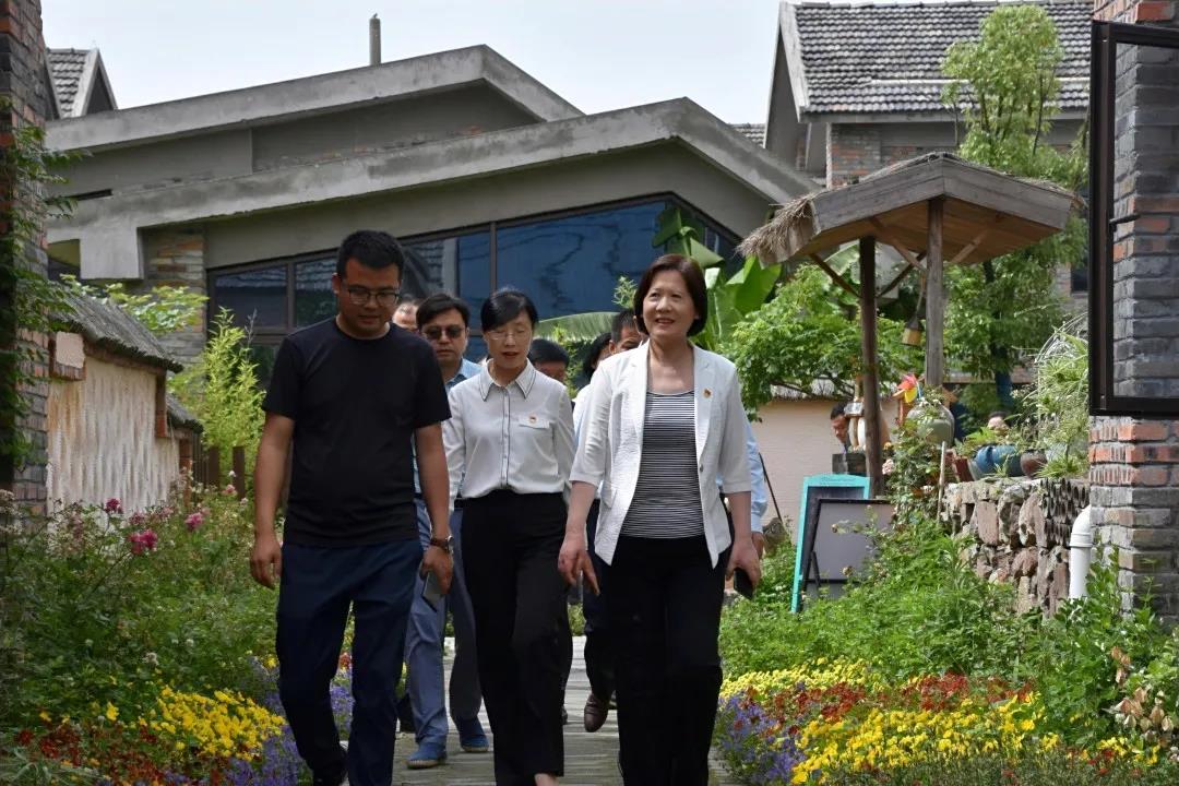 迈博myball文联美术书法小分队赴长丰开展“我为群众办实事”实践活动(图3)