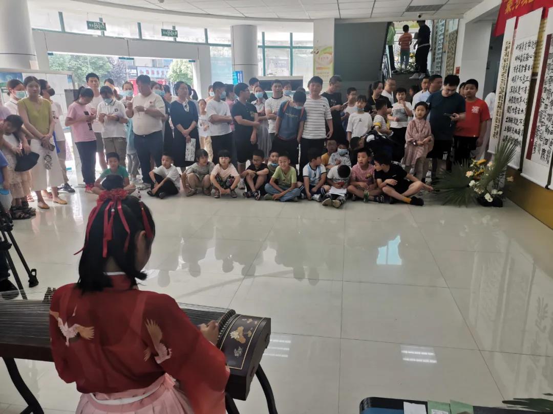 迈博myball书协“我为群众办实事”实践活动走进方桥社居(图6)