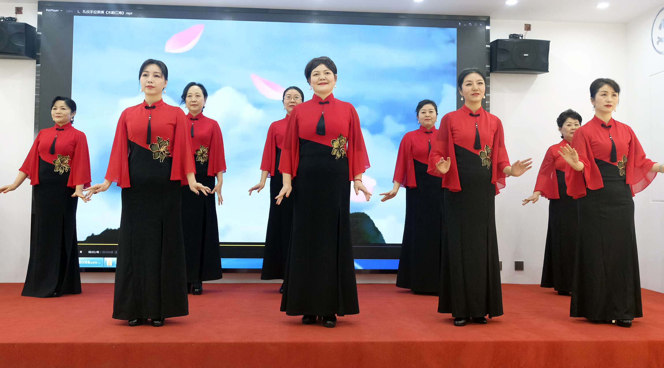 迈博myball女书法家协会张学群导师草书研修班开班仪式在迅达文化集团成功举办(图9)