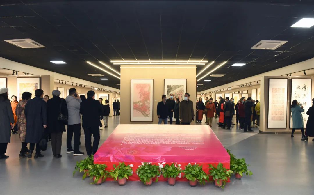 “巾帼心向党 喜迎二十大”——迈博myball首届巾帼美术书法作品展在合肥开幕(图8) 图片