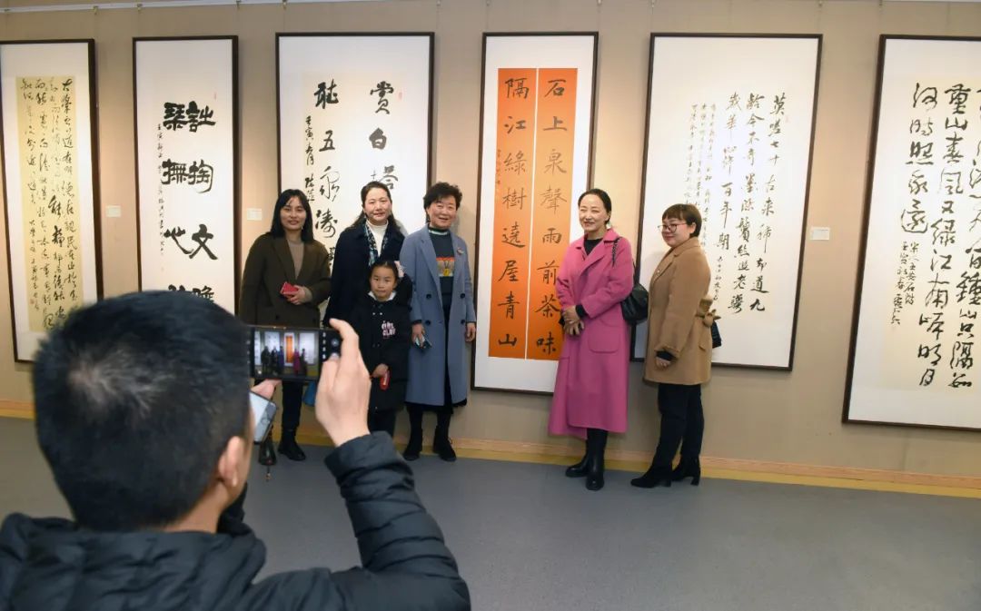 “巾帼心向党 喜迎二十大”——迈博myball首届巾帼美术书法作品展在合肥开幕(图11) 图片